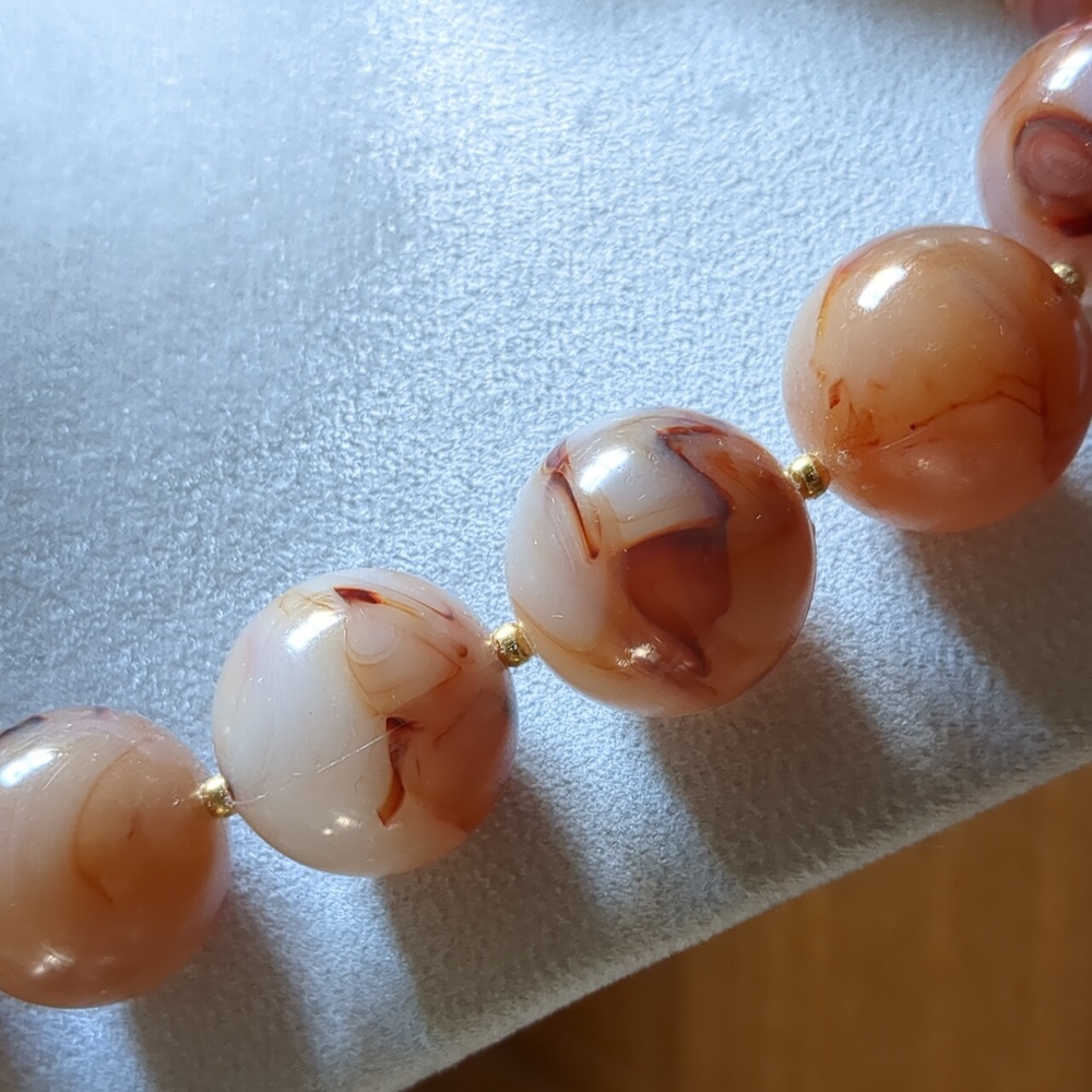 Pink Ombre Beaded Necklace with Gradient Effect - Picture 2 of 4